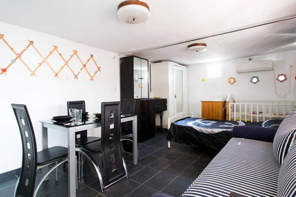 Wavedance Accommodation Salamis Bagian luar foto