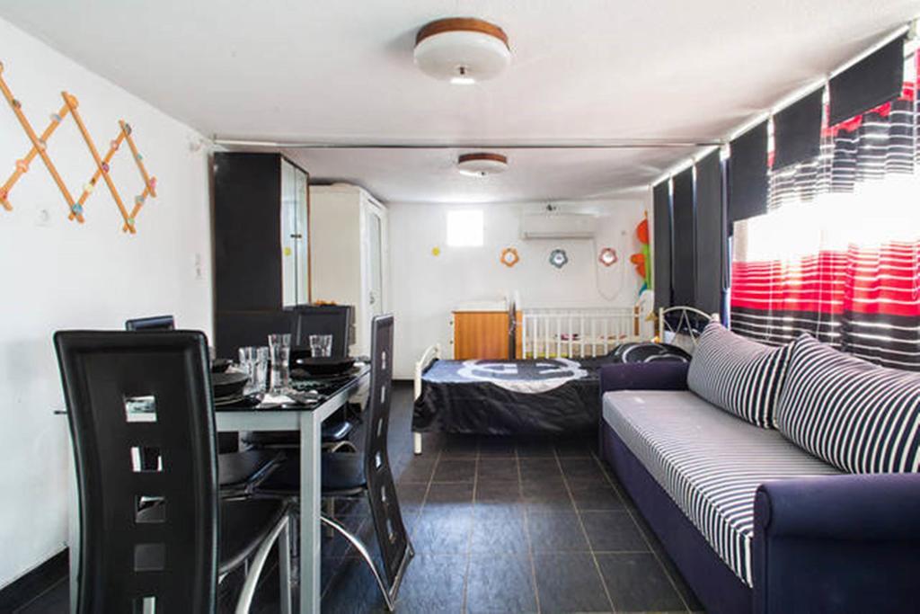 Wavedance Accommodation Salamis Bagian luar foto