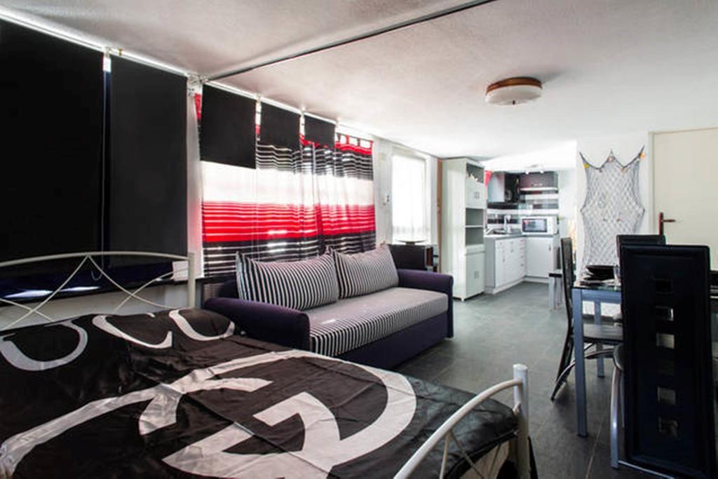 Wavedance Accommodation Salamis Bagian luar foto