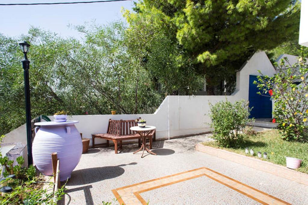 Wavedance Accommodation Salamis Bagian luar foto