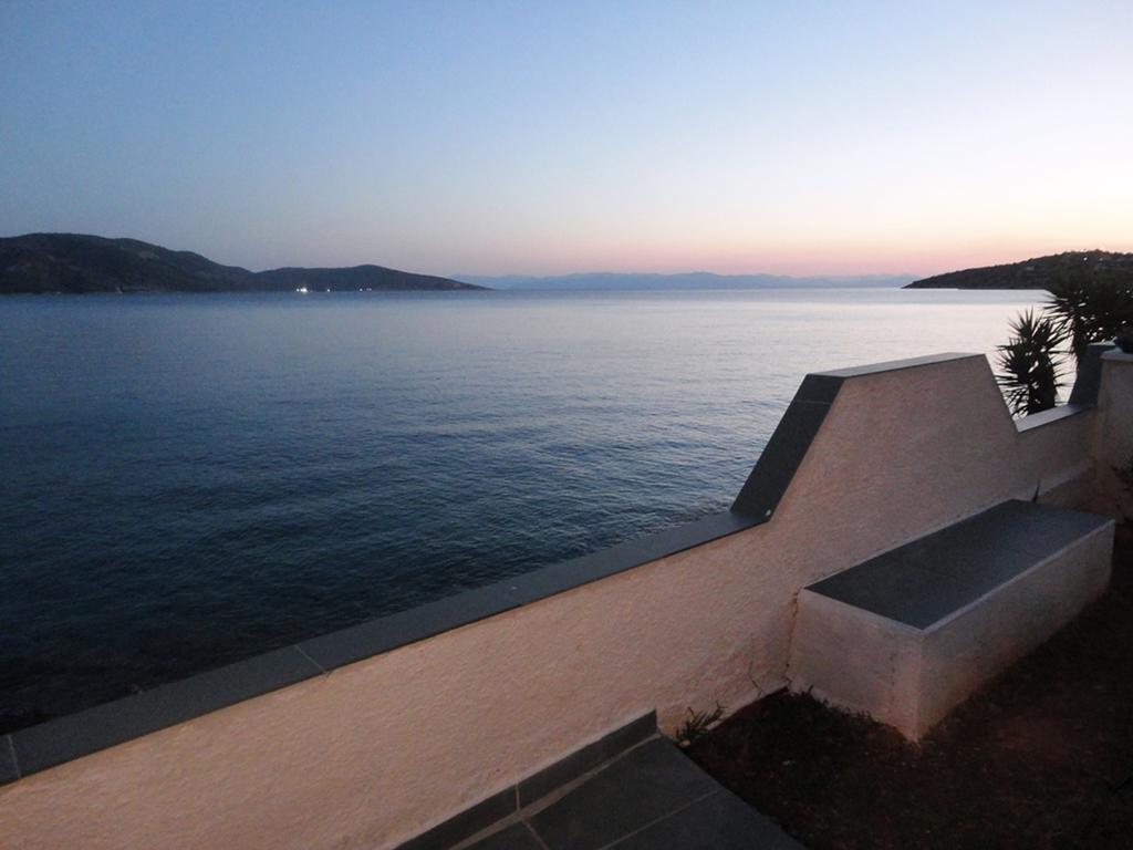 Wavedance Accommodation Salamis Bagian luar foto