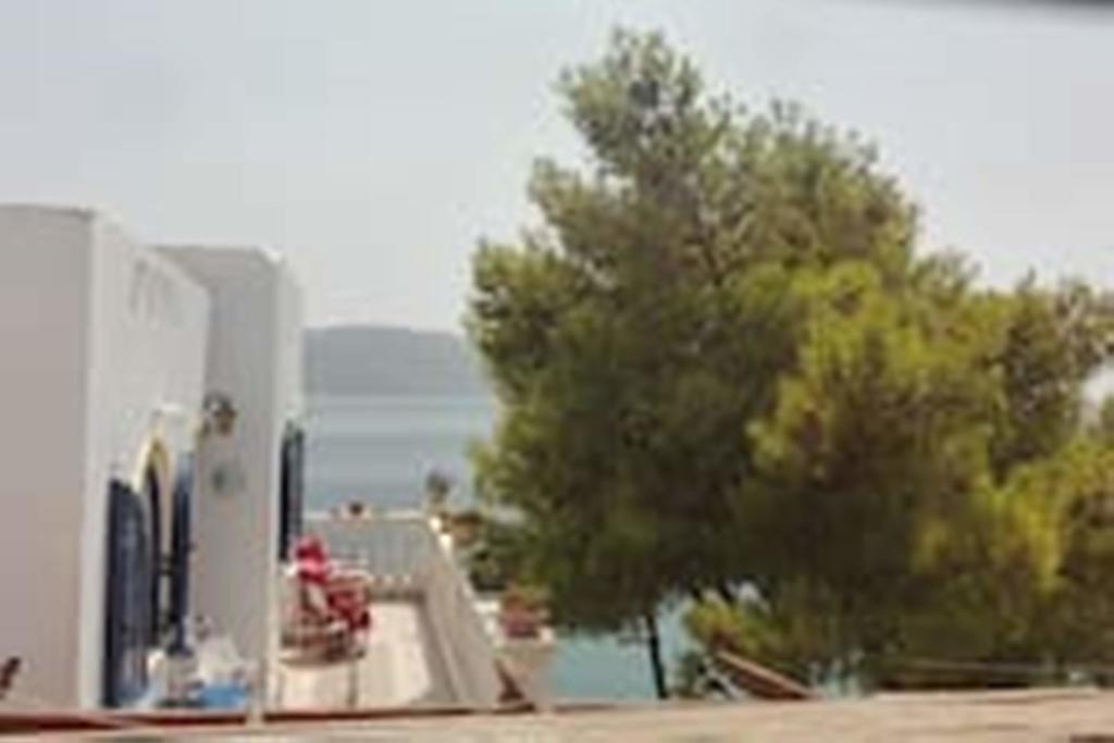 Wavedance Accommodation Salamis Bagian luar foto
