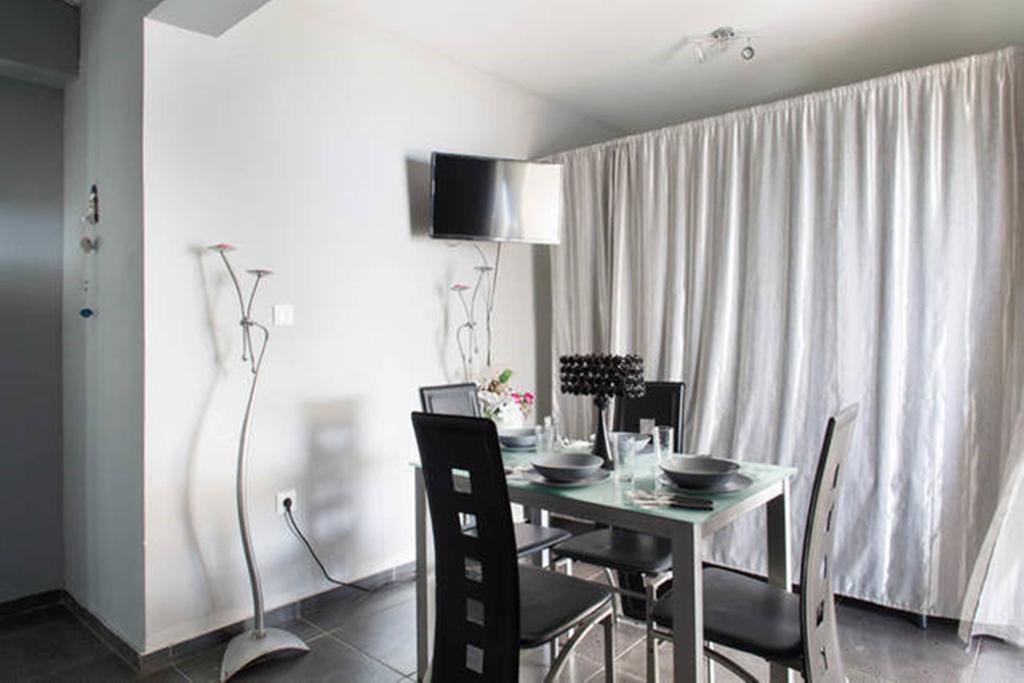 Wavedance Accommodation Salamis Bagian luar foto
