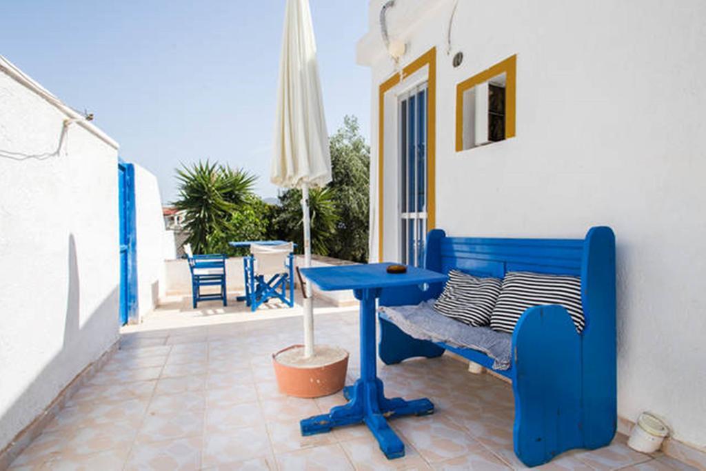 Wavedance Accommodation Salamis Bagian luar foto