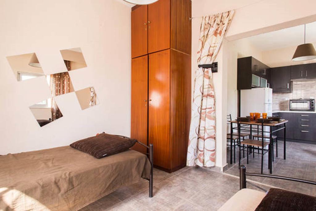 Wavedance Accommodation Salamis Bagian luar foto