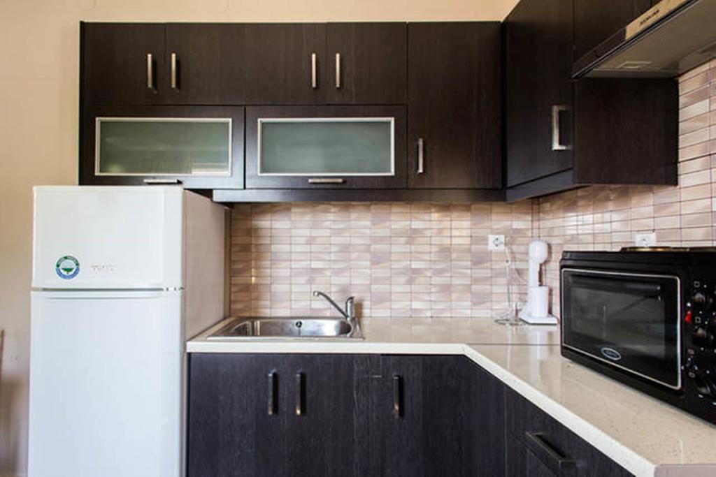 Wavedance Accommodation Salamis Bagian luar foto