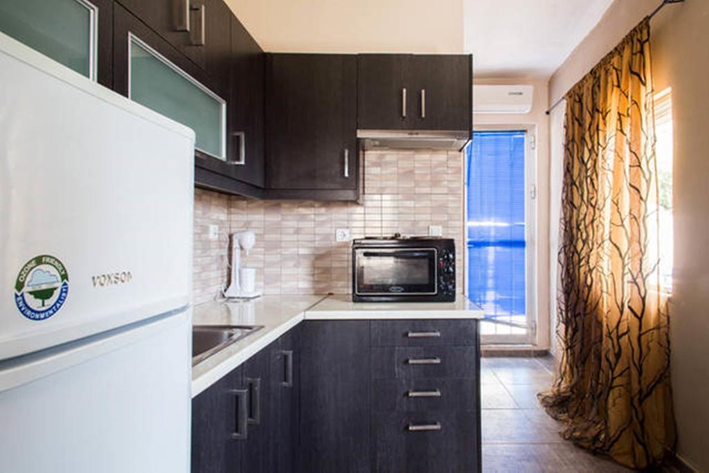 Wavedance Accommodation Salamis Bagian luar foto