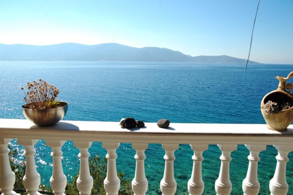 Wavedance Accommodation Salamis Bagian luar foto