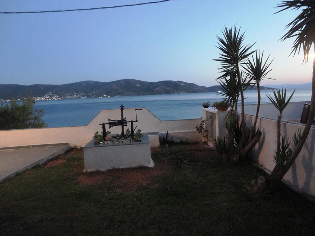 Wavedance Accommodation Salamis Bagian luar foto