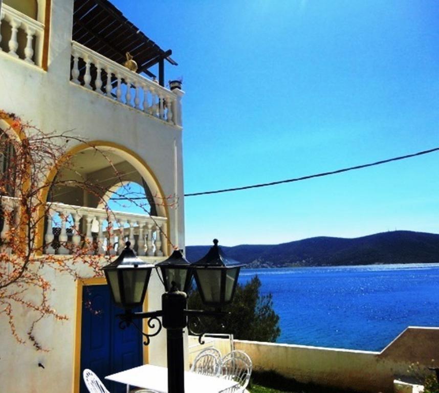 Wavedance Accommodation Salamis Bagian luar foto