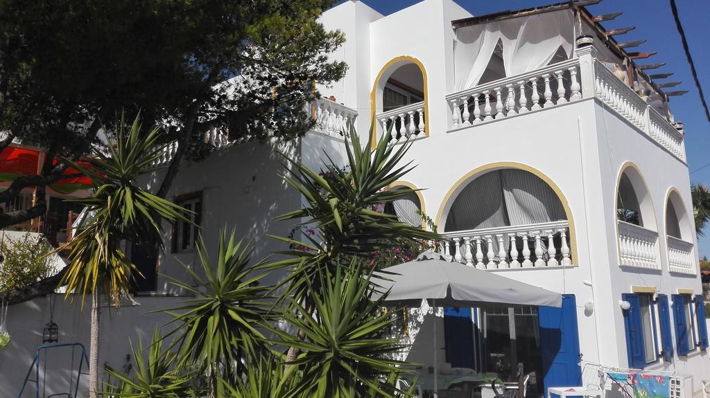 Wavedance Accommodation Salamis Bagian luar foto