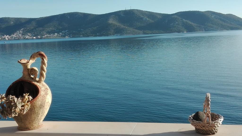Wavedance Accommodation Salamis Bagian luar foto