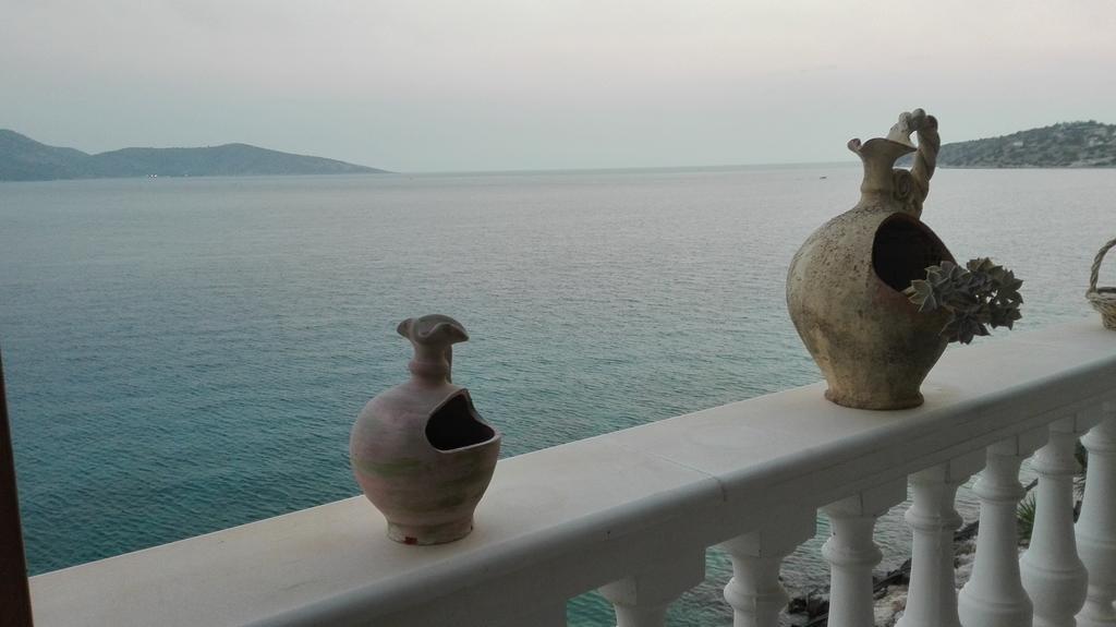 Wavedance Accommodation Salamis Bagian luar foto